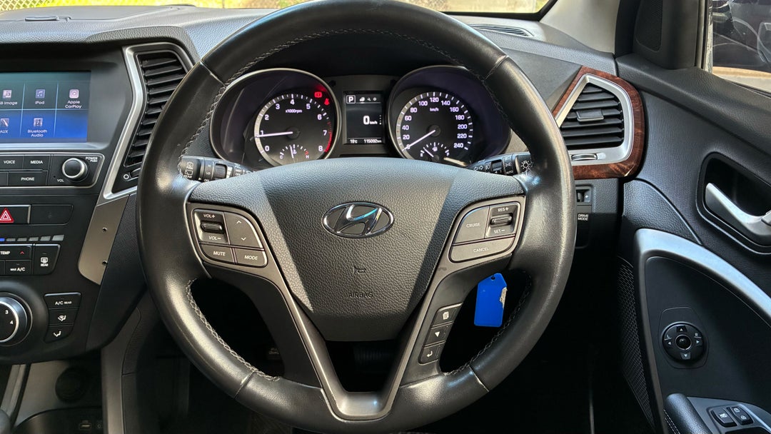 2016 Hyundai Santa Fe Active (4x4), Automatic, 115092 km, Steering Wheel Close-up
