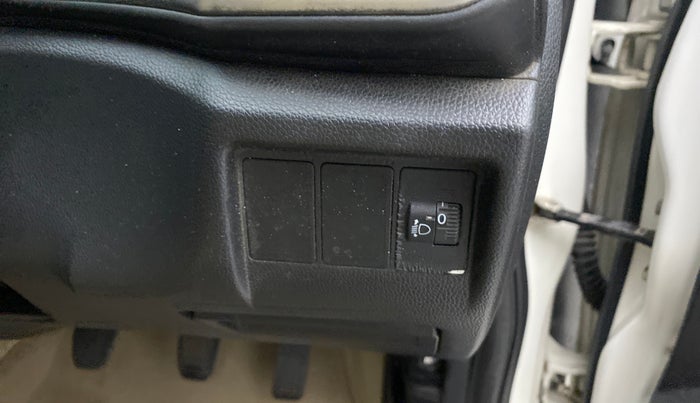 2015 Honda City 1.5L I-DTEC V, Diesel, Manual, 1,08,823 km, Dashboard - Headlight height adjustment not working