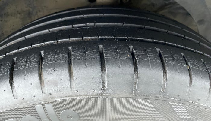 2017 Maruti Baleno ALPHA 1.2 K12, Petrol, Manual, 27,906 km, Right Front Tyre Tread
