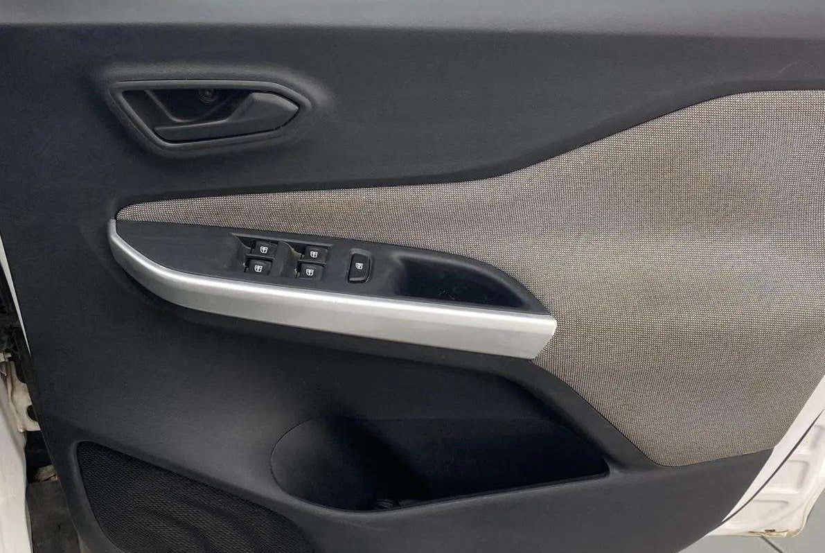 Driver-side-door-panel-control