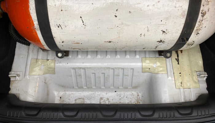 2015 Ford Ecosport TITANIUM 1.5L PETROL AT, CNG, Automatic, 74,413 km, Boot floor - Slight discoloration