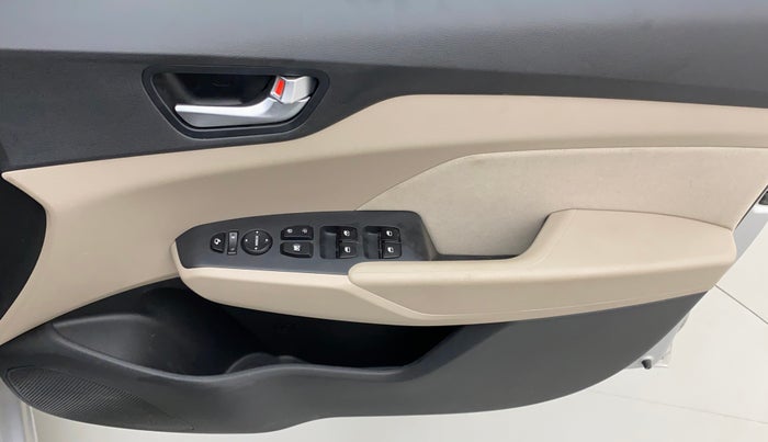2018 Hyundai Verna 1.6 VTVT SX, Petrol, Manual, 8,080 km, Driver Side Door Panels Control