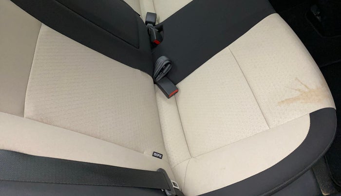 2018 Hyundai Verna 1.6 VTVT SX, Petrol, Manual, 8,080 km, Second-row right seat - Cover slightly stained