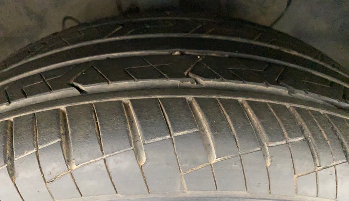 2018 Hyundai Verna 1.6 VTVT SX, Petrol, Manual, 8,080 km, Right Front Tyre Tread