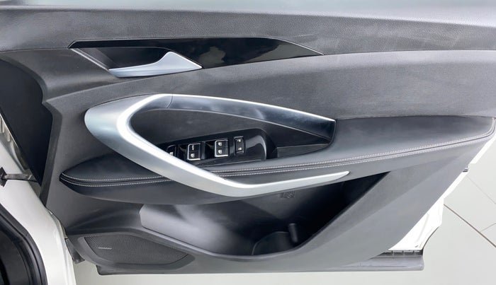 2021 MG HECTOR SHARP DCT PETROL, Petrol, Automatic, 21,972 km, Driver Side Door Panels Control