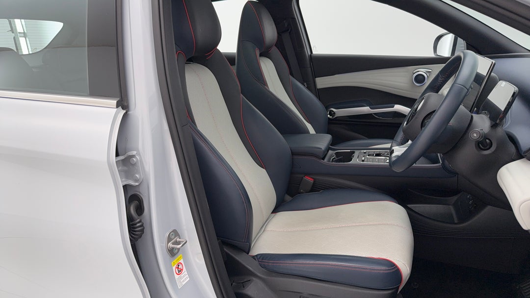 2023 Byd Atto 3 Extended Range, Automatic, 19166 km, Right Side Front Door Cabin View