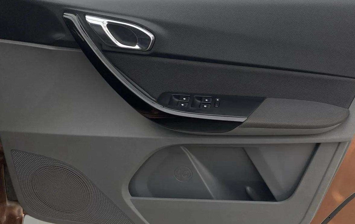 Driver-side-door-panel-control