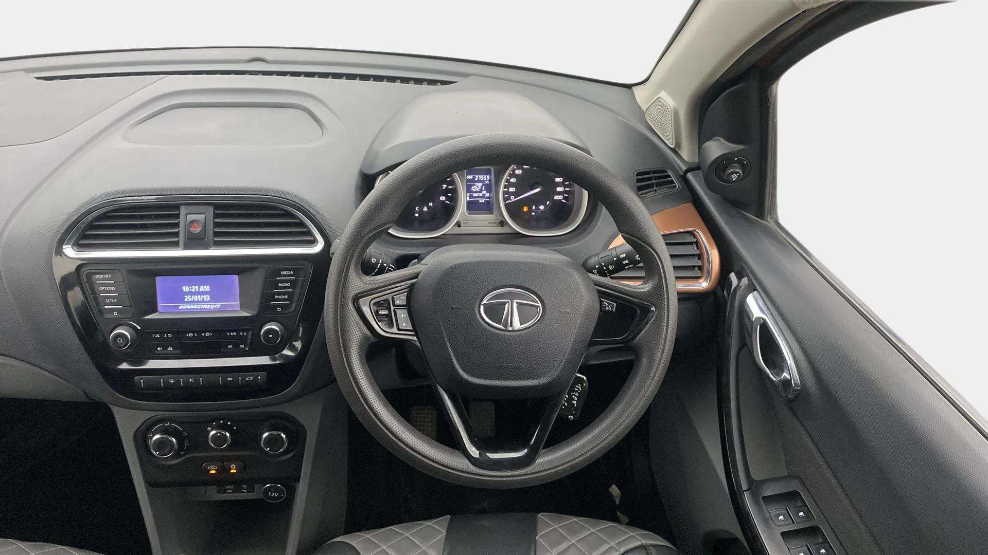 Steering-wheel-close-up