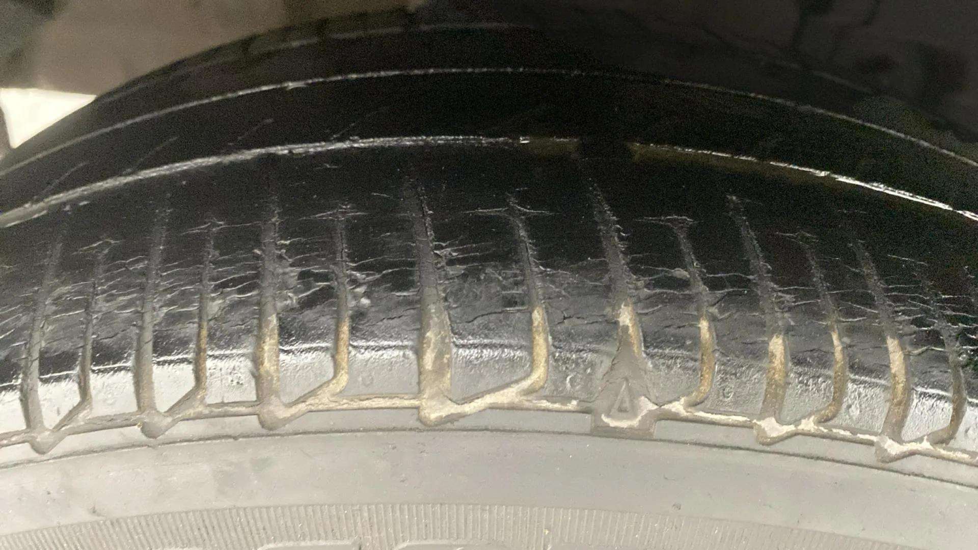 RHS-Rear-Tyre-Tread