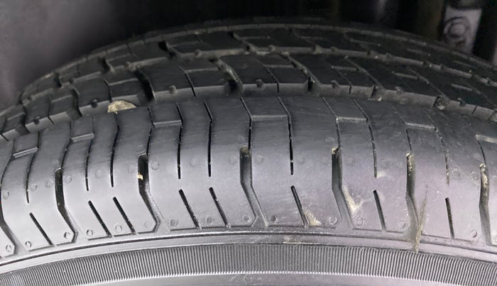 2017 Maruti Swift VXI D, Petrol, Manual, 39,159 km, Left Rear Tyre Tread