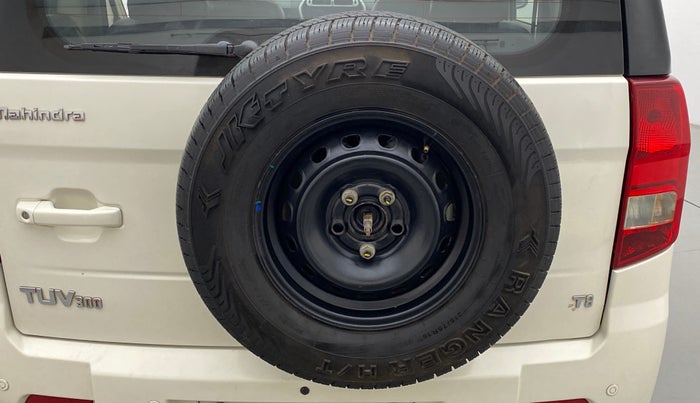 2016 Mahindra TUV300 T8, Diesel, Manual, 70,625 km, Spare Tyre