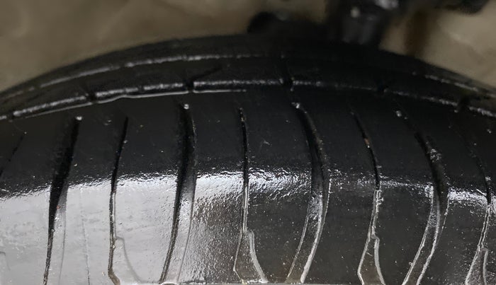 2014 Maruti Celerio VXI d, Petrol, Manual, 85,034 km, Right Front Tyre Tread