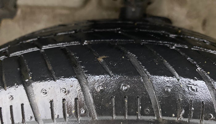 2014 Maruti Celerio VXI d, Petrol, Manual, 85,034 km, Left Front Tyre Tread