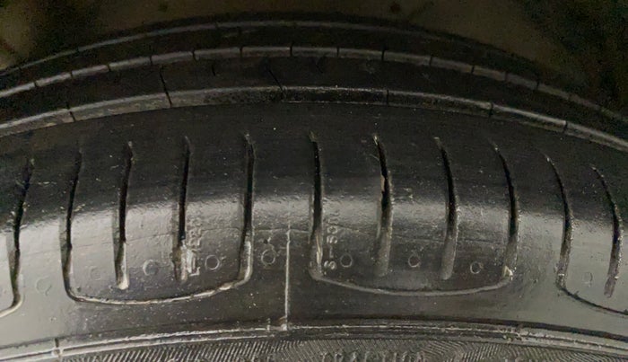 2013 Maruti Swift VXI, Petrol, Manual, 60,424 km, Left Front Tyre Tread