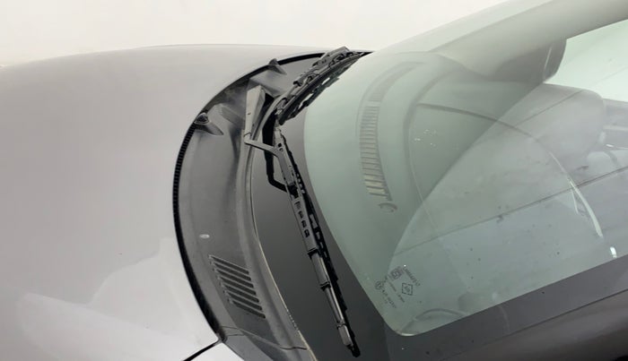 2013 Maruti Swift VXI, Petrol, Manual, 60,424 km, Front windshield - Wiper nozzle not functional