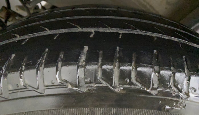 2016 Toyota Etios Liva D 4D VD, Diesel, Manual, 99,615 km, Right Rear Tyre Tread