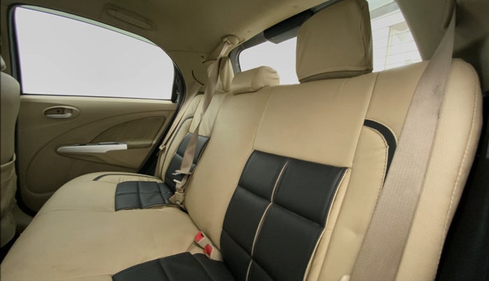 2016 Toyota Etios Liva D 4D VD, Diesel, Manual, 99,615 km, Right Side Rear Door Cabin