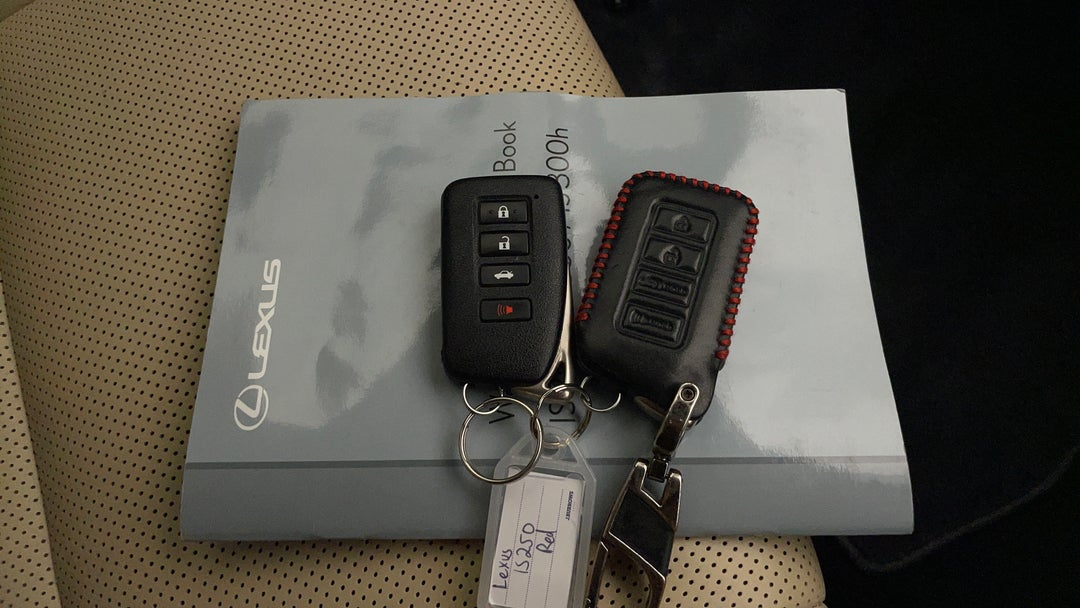 2015 Lexus Is250 Luxury, Automatic, 118773 km, Key Close-up