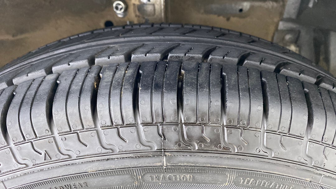 Right Front Tyre Tread