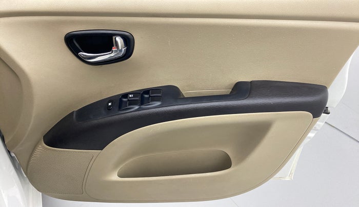 2015 Hyundai i10 SPORTZ 1.1 IRDE2, Petrol, Manual, 17,583 km, Driver Side Door Panels Control