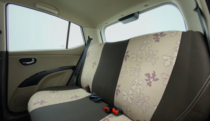 2015 Hyundai i10 SPORTZ 1.1 IRDE2, Petrol, Manual, 17,583 km, Right Side Rear Door Cabin