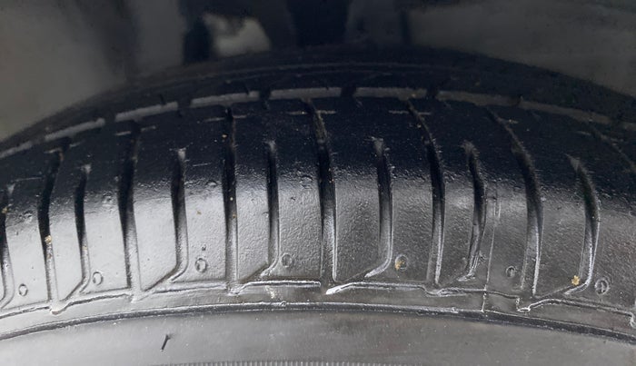 2015 Hyundai i10 SPORTZ 1.1 IRDE2, Petrol, Manual, 17,583 km, Right Front Tyre Tread