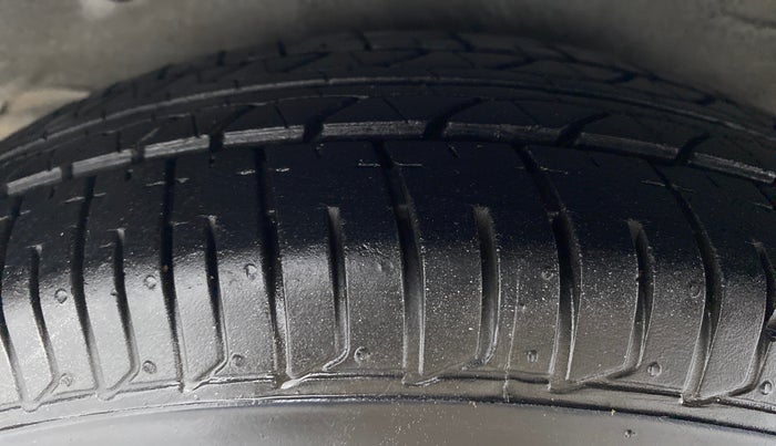 2015 Hyundai i10 SPORTZ 1.1 IRDE2, Petrol, Manual, 17,583 km, Right Rear Tyre Tread