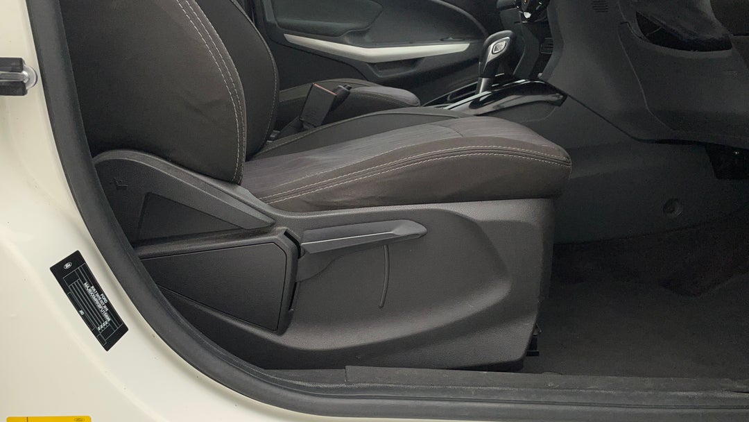 2015 Ford Ecosport Trend, Automatic, 50645 km, Drivers Side Adjustment Panel