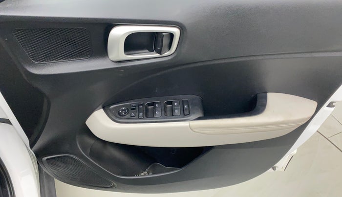 2022 Hyundai VENUE SX 1.0 (O) TURBO IMT, Petrol, Manual, 8,958 km, Driver Side Door Panels Control