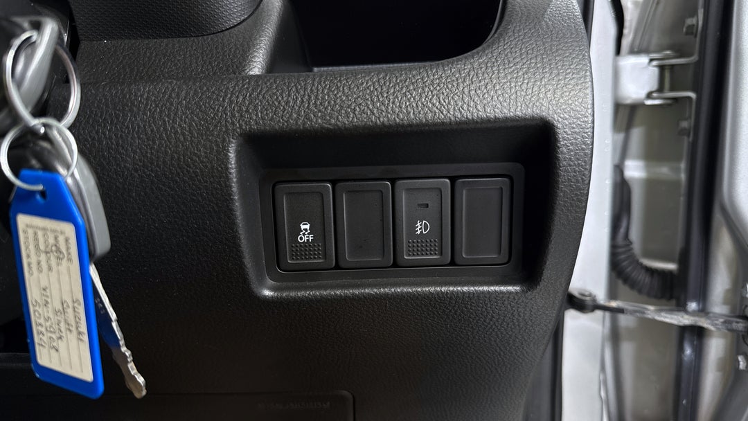 2015 Suzuki Swift Gl Navigator, Automatic, 64729 km, Utility Switches/Buttons