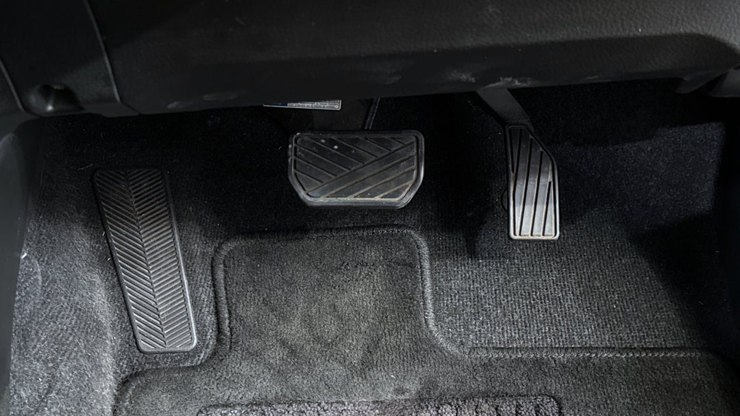 2015 Suzuki Swift Gl Navigator, Automatic, 64729 km, Pedals and Footmat