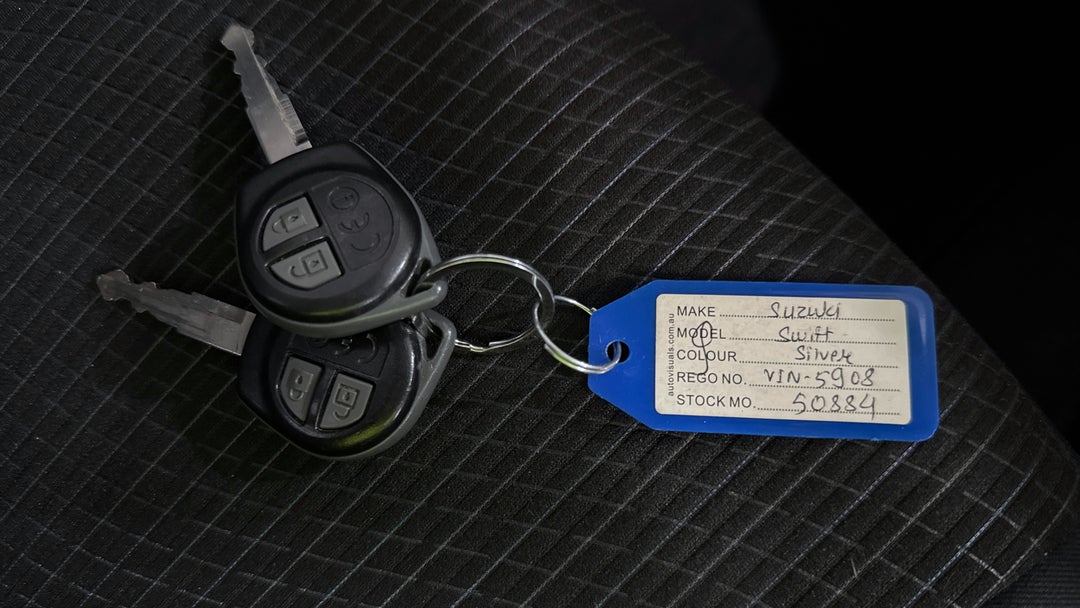 2015 Suzuki Swift Gl Navigator, Automatic, 64729 km, Key Close-up