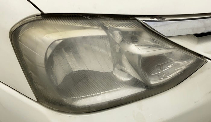 2014 Toyota Etios Liva G, Petrol, Manual, 73,506 km, Right headlight - Faded