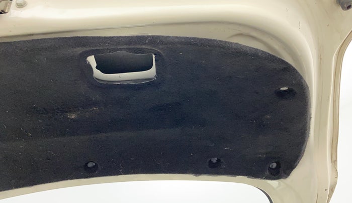 2014 Toyota Etios Liva G, Petrol, Manual, 73,506 km, Dicky (Boot door) - Trim lock has minor damage