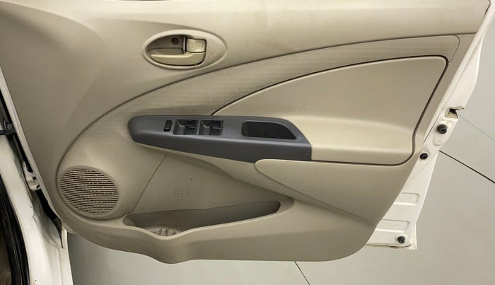 2014 Toyota Etios Liva G, Petrol, Manual, 73,506 km, Driver Side Door Panels Control