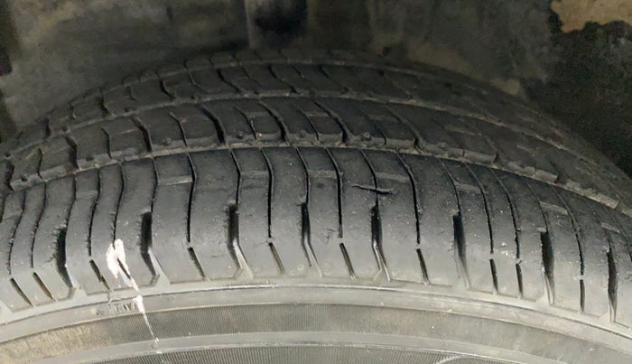 2014 Toyota Etios Liva G, Petrol, Manual, 73,506 km, Left Front Tyre Tread