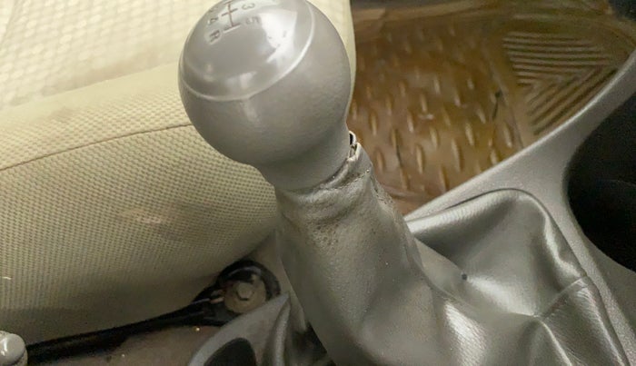 2014 Toyota Etios Liva G, Petrol, Manual, 73,506 km, Gear lever - Boot cover slightly torn