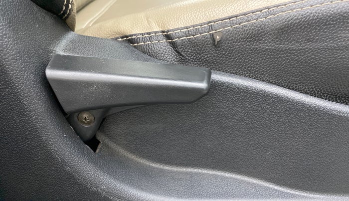 2018 Tata Tiago XT 1.2 REVOTRON, Petrol, Manual, 64,666 km, Driver Side Adjustment Panel