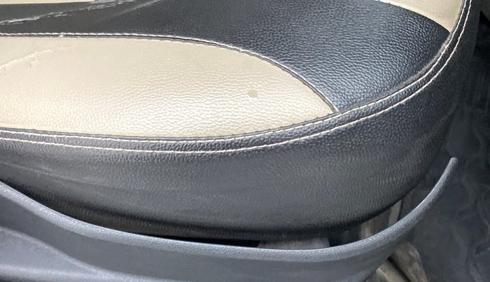 2018 Tata Tiago XT 1.2 REVOTRON, Petrol, Manual, 64,666 km, Driver seat - Seat side trim has minor damage
