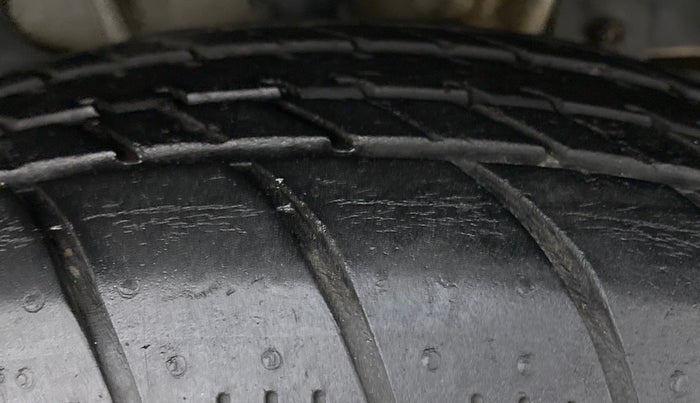 2018 Tata Tiago XT 1.2 REVOTRON, Petrol, Manual, 64,666 km, Right Front Tyre Tread
