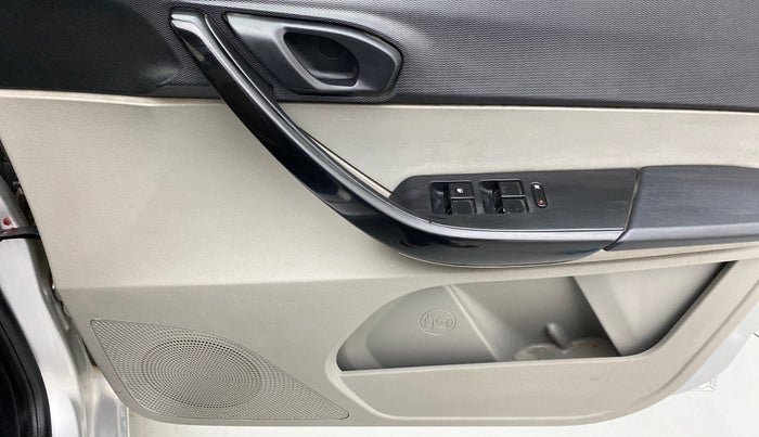 2018 Tata Tiago XT 1.2 REVOTRON, Petrol, Manual, 64,666 km, Driver Side Door Panels Control