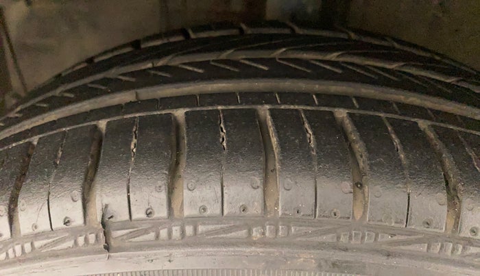 2016 Toyota Etios Liva V DUAL TONE, Petrol, Manual, 44,287 km, Left Front Tyre Tread