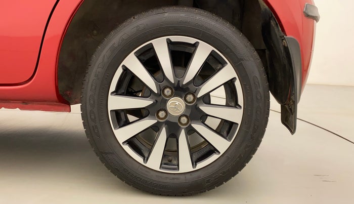 2016 Toyota Etios Liva V DUAL TONE, Petrol, Manual, 44,287 km, Left Rear Wheel