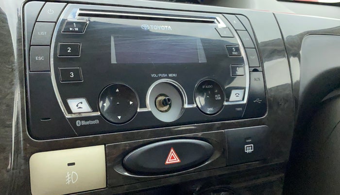 2016 Toyota Etios Liva V DUAL TONE, Petrol, Manual, 44,287 km, Infotainment system - Button has minor damage