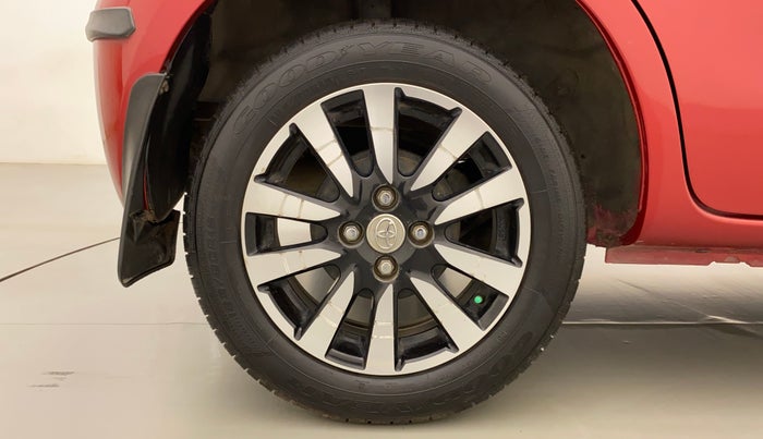 2016 Toyota Etios Liva V DUAL TONE, Petrol, Manual, 44,287 km, Right Rear Wheel