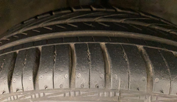 2016 Toyota Etios Liva V DUAL TONE, Petrol, Manual, 44,287 km, Right Front Tyre Tread