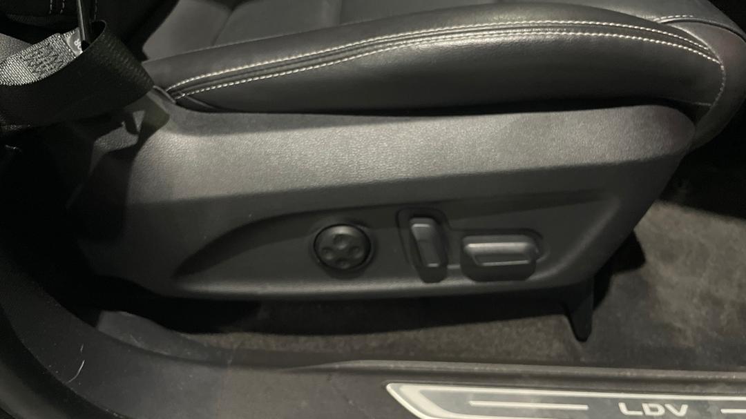 2022 LDV D90 Executive (4WD) D20, Automatic, 30953 km, Drivers Side Adjustment Panel