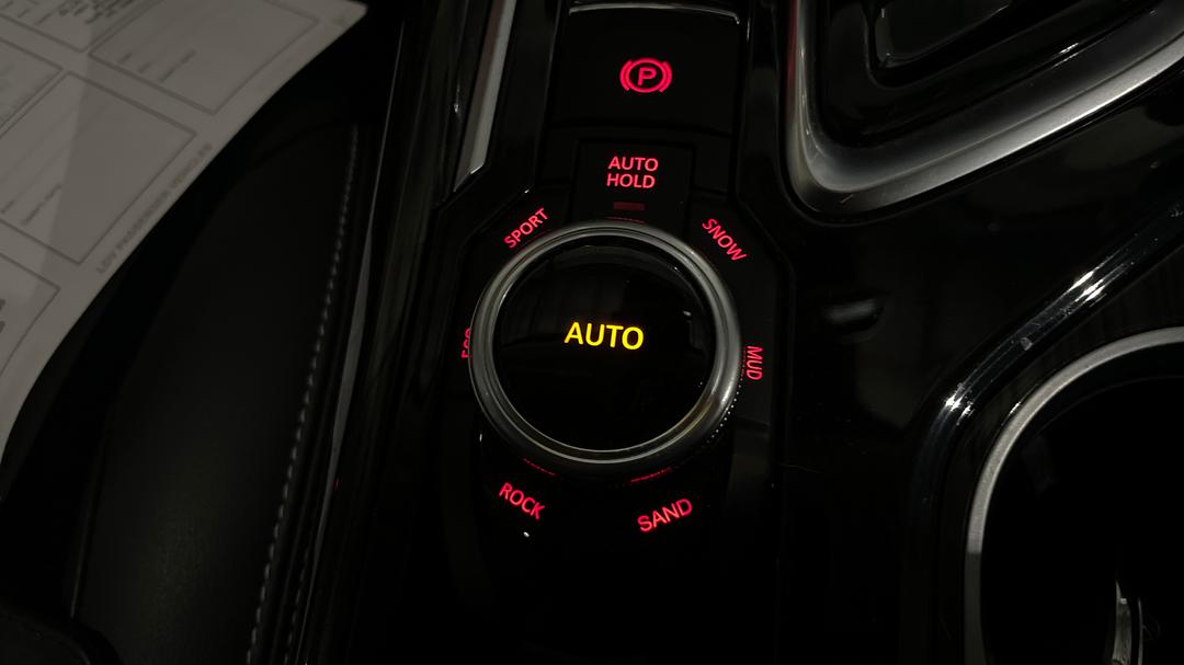 2022 LDV D90 Executive (4WD) D20, Automatic, 30953 km, Utility Switches/Buttons