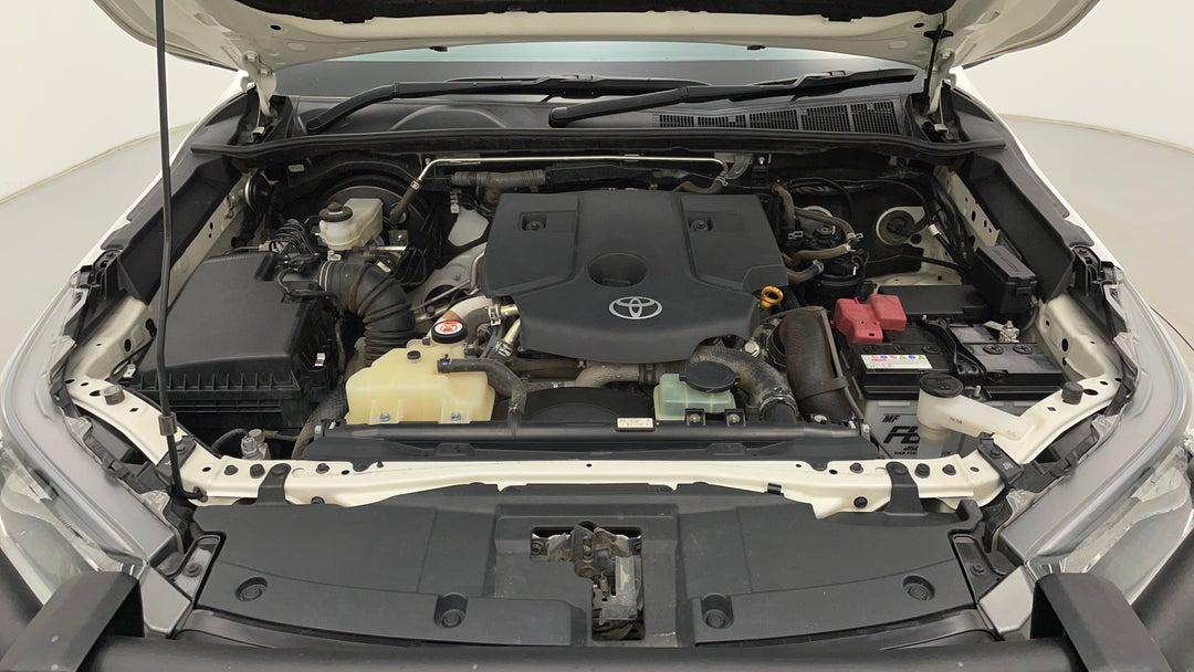 2022 Toyota Hilux Sr (4x4), Automatic, 67592 km, Open Bonnet (Engine)