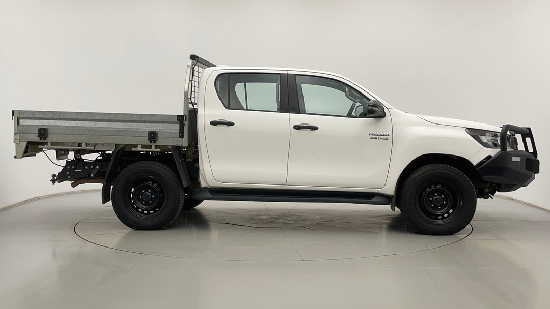 2022 Toyota Hilux Sr (4x4), Automatic, 67592 km, Right Side View